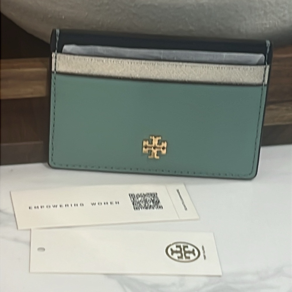 Cute.Tory Burch Green and Black Card Holder